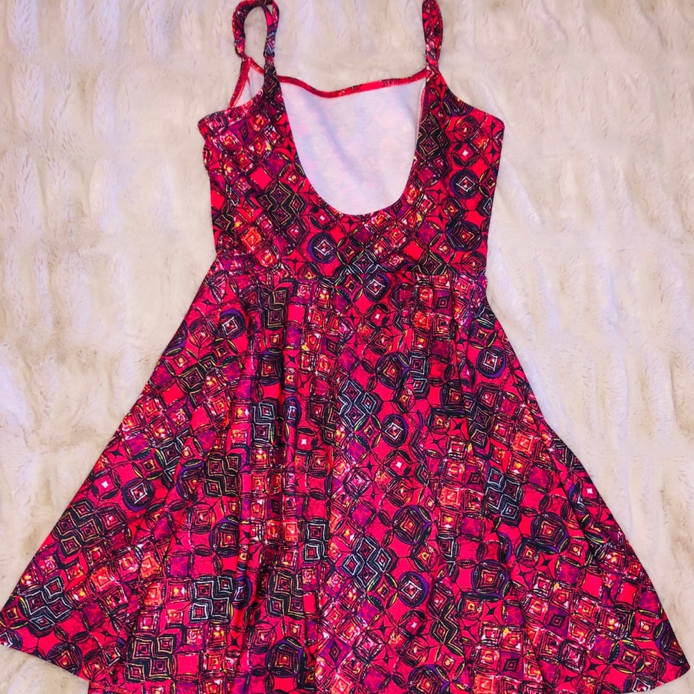 Red pattern spring/summer dress. - Picture 2 of 3